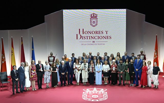 La alcaldesa invita a los murcianos a 'construir una ciudad con más futuro que emocione y donde el talento sea una oportunidad'