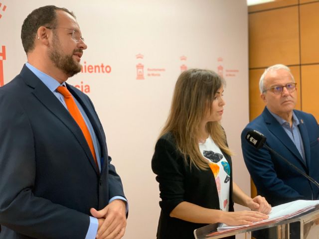 El Teatro Bernal lucirá la escultura 'Dama arlequín teatral' de Juan José Quirós