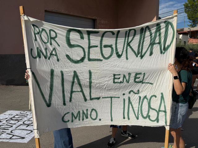 El PSOE apoya las reivindicaciones vecinales de Camino Tiñosa y reclamará en Pleno soluciones reales frente a la inseguridad vial