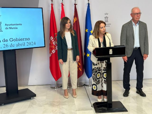 Una inversión de 523.379 euros permitirá colocar toldos para proporcionar sombra en 40 colegios públicos del municipio