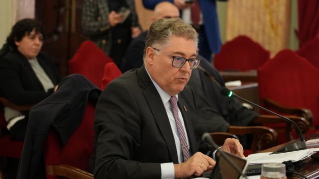 El PSOE reclama al Gobierno local que ponga en marcha ya las placas solares previstas en edificios municipales