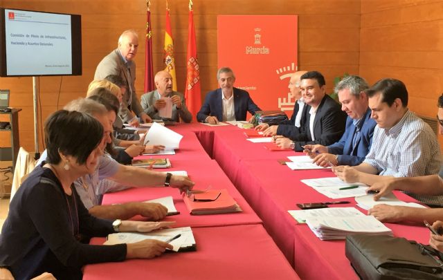 El PSOE advierte que la liquidación del Presupuesto de 2015 recoge que hay más de 70 millones de euros pendientes de inyectar en barrios y pedanías