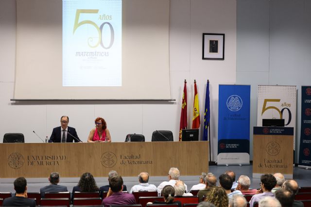 La Universidad de Murcia conmemora el medio siglo de los estudios de Matemáticas