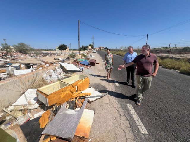 El PSOE exige la limpieza inmediata de la escombrera ilegal de Cabezo de Torres para garantizar la seguridad en la zona