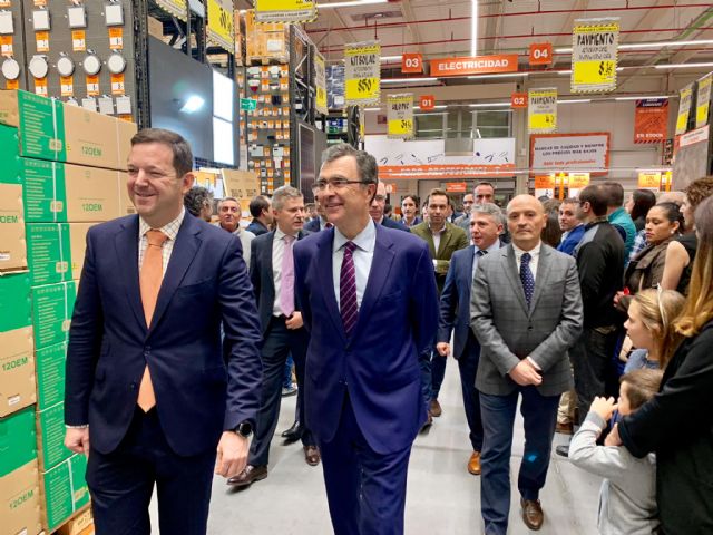 El referente nacional Bricomart apuesta por los proveedores murcianos y abre su primer almacén en Murcia