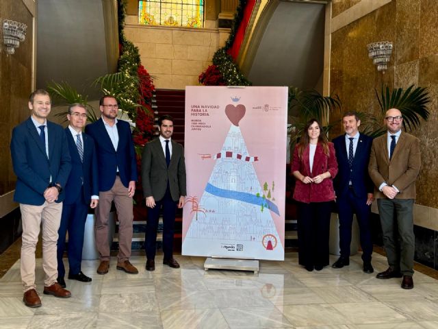 Murcia se prepara para encender el Gran Árbol de la Navidad de la Plaza Circular