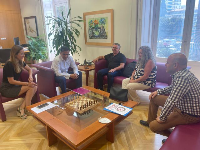 UGT Servicios Públicos denuncia ante el alcalde de Murcia la situación crítica de la sanidad pública en el municipio por el incumplimiento de las promesas del Gobierno Regional