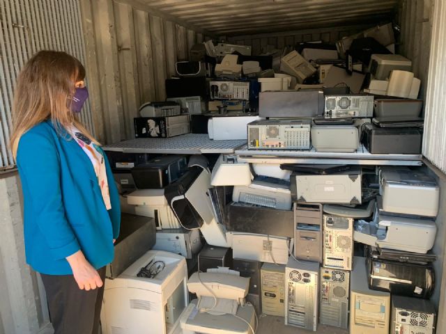 Los murcianos depositan más de 187.000 kilos de residuos especiales del hogar en los ecopuntos durante los primeros siete meses del año