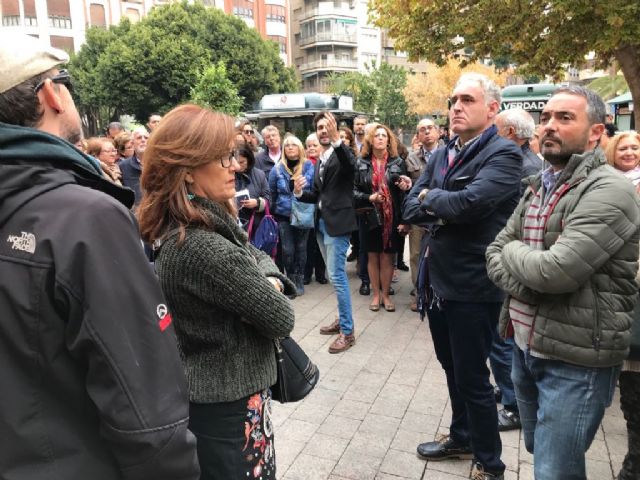 Cientos de personas disfrutan de la primera edición del programa 'Lectura Street' del Ayuntamiento de Murcia