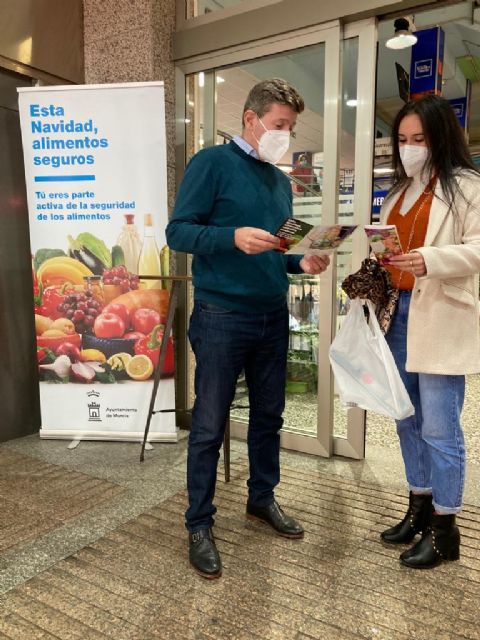 Consumo lanza una campaña en las plazas de abastos bajo el lema 'Esta Navidad, alimentos seguros'