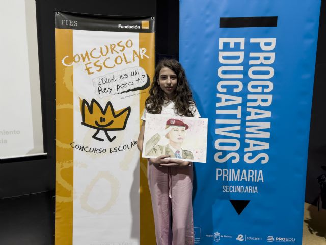 Una alumna del IES Alfonso X El Sabio, de Murcia, gana el '44 concurso ¿Qué es un rey para ti?' en la Región