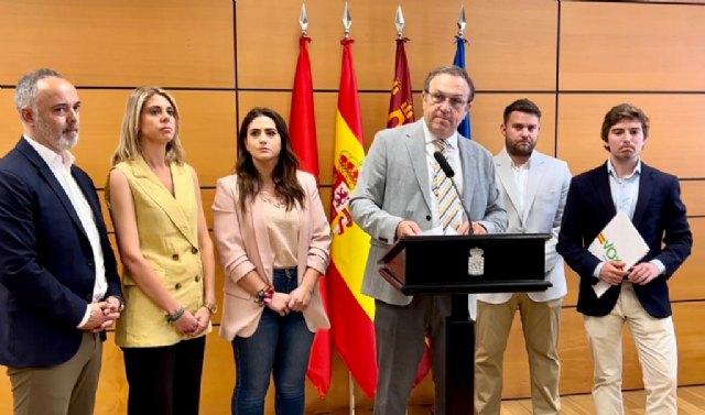 Gestoso: “Hoy se bate un récord mundial: la creación más rápida de un chiringuito en menos tiempo de gobierno”