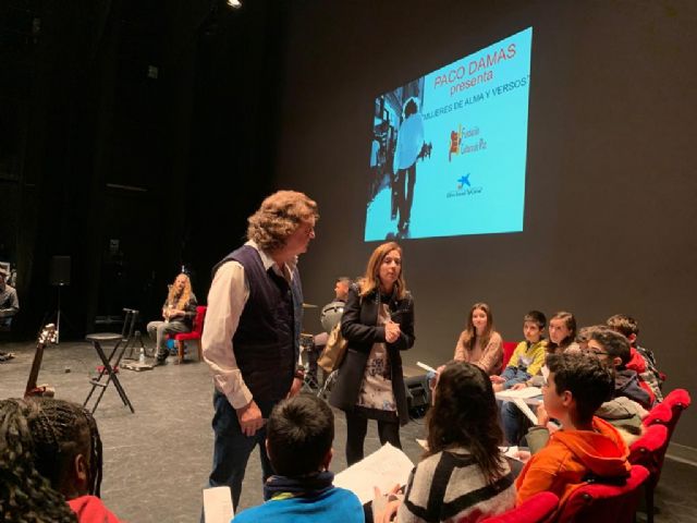 Más de 800 estudiantes de Secundaria disfrutan en el Teatro Romea del concierto por la Paz y la Igualdad de Género