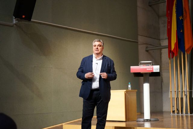 El director general de INSIDE explica a estudiantes de la Universidad de Murcia las claves de su modelo de negocio