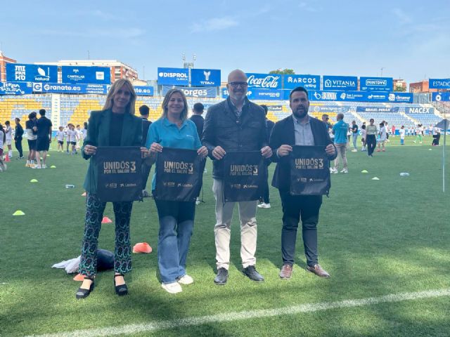 Más de 330 ni&ntilde;os participan en la tercera edición de 'Unidos por el balón'