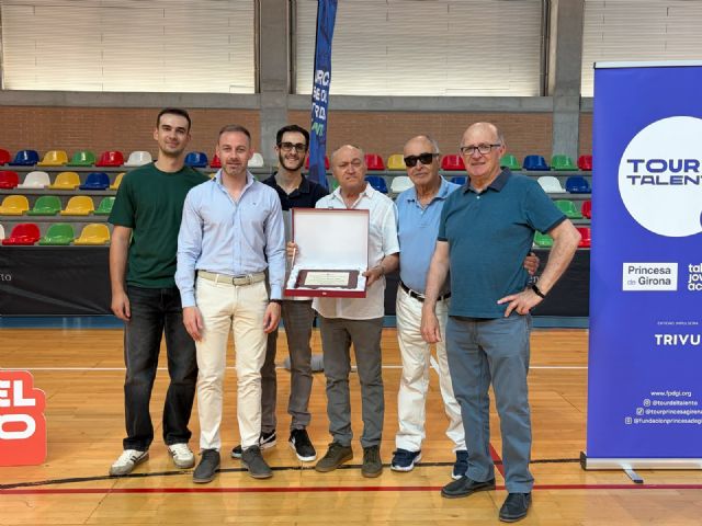 El Ayuntamiento de Murcia reconoce a Francisco Molina tras proclamarse campeón de Espa&ntilde;a de tenis de mesa por tercera vez consecutiva en el Campeonato de Espa&ntilde;a de Parkinson