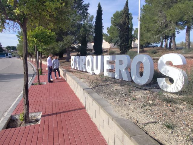 La pedanía de Barqueros ya cuenta con una acera renovada y más accesible con una inversión de más de 50.000 €