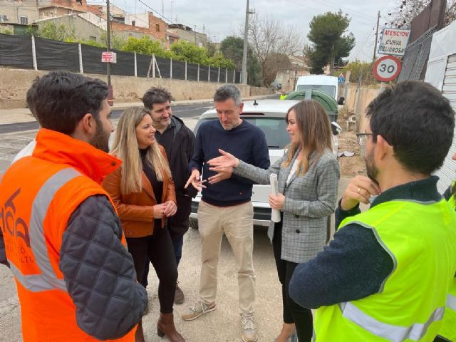 El Ayuntamiento actuará en 24 calles, carriles y caminos para incrementar la seguridad vial y mejorar la accesibilidad en 18 pedanías