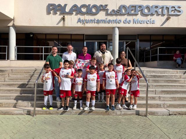 El Ayuntamiento de Murcia recibe al equipo inclusivo de ElPozo Murcia Costa Cálida tras ganar la I edición de la liga extraescolar federada USL inclusiva