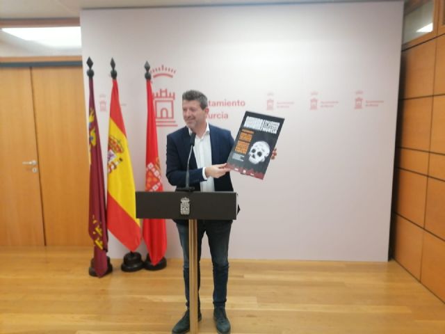 Las plazas de abastos municipales se unen a la celebración de Halloween con música, en directo, performances y maquillaje