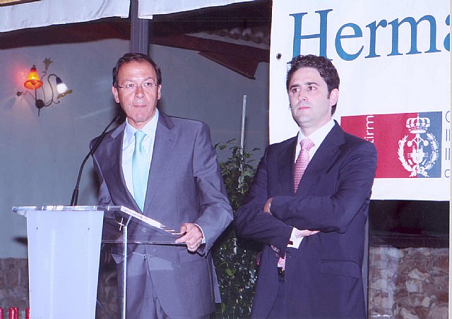 El Alcalde, junto a José Antonio Galdón, decano del Colegio.