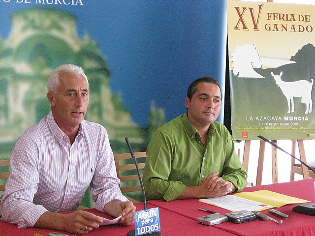 El director de la Feria de Ganado, Santiago Lidón; y el Concejal de Fiestas, Rafael Gómez