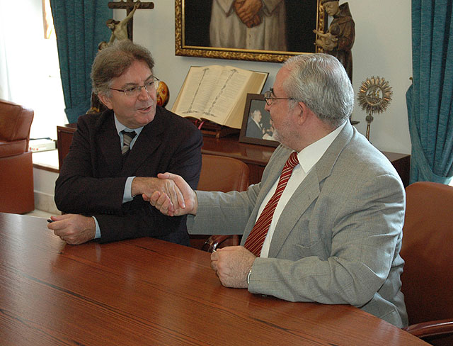 El Catedrático de la Universidad de Bolonia, Gilberto Antonelli, y el presidente de la UCAM, José Luis Mendoza