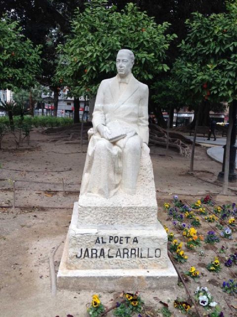 El Ayuntamiento acomete la restauración integral de la escultura en homenaje al poeta Pedro Jara Carrillo