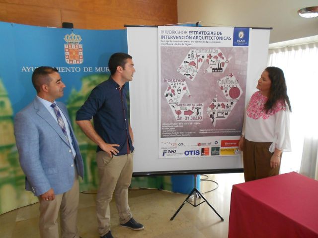 Alumnos de arquitectura estudian la transformación del área industrial en el eje Murcia-Molina de Segura