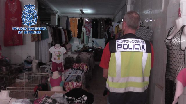 La Policía Nacional inspecciona 16 establecimientos del Barrio de San Andrés regentados por ciudadanos extranjeros