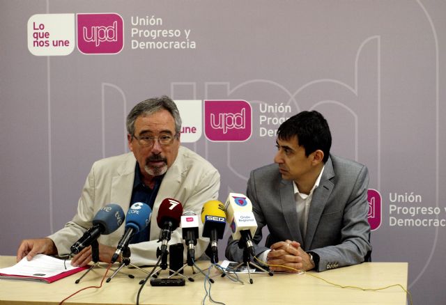 UPyD Murcia propone nuevas ubicaciones para las estatuas de Abderramán II y D. José María Muñoz
