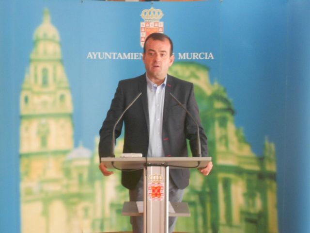 El Ayuntamiento destina cuatro millones de euros cada año en bonos sociales para jubilados y familias numerosas de todo el municipio de Murcia
