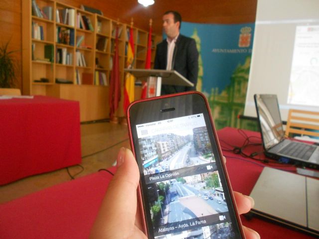 La aplicación móvil Mutrans permite crear rutas por el municipio en tranvía, autobús, bicicleta y a pie y consultar el tráfico en tiempo real