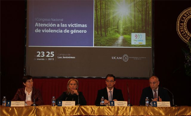 Catalina Lorenzo: 'Solo se denuncia un 10% de todos los casos de violencia de género'