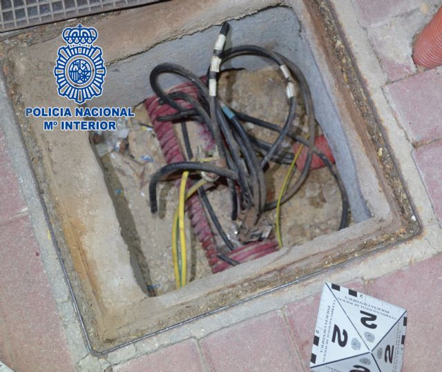 La Policía Nacional, tras una persecución, detiene a los autores de un robo de cableado eléctrico del alumbrado público