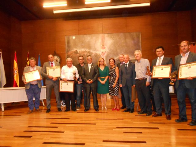 El Festival Cante de las Minas premia a la UCAM con el Carburo de Oro