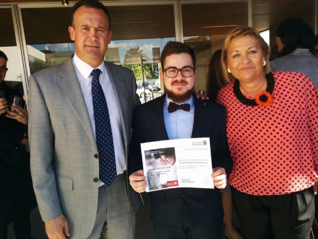 Un alumno de Enfermería de la Universidad de Murcia consigue beca de la Fundación Rafael Bernabeu de Alicante