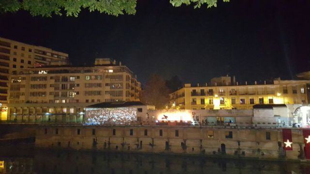 Un espectáculo de ópera y luces en el Río Segura celebra por primera vez la Navidad en Murcia
