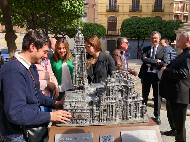 Las primeras obras de arte inclusivo de Murcia se instalan en el Santuario de la Fuensanta y La Catedral