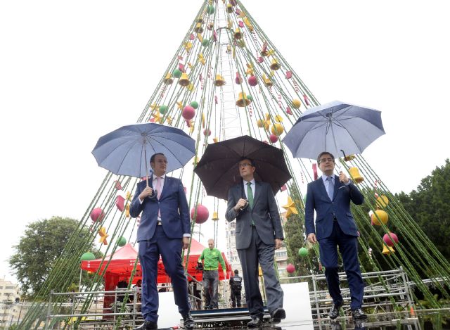 Murcia se llenará de luz a partir del próximo sábado con 9 árboles de Navidad distribuidos por las principales plazas
