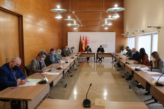Un nuevo contrato mejorará la señalización viaria de Murcia y pedanías