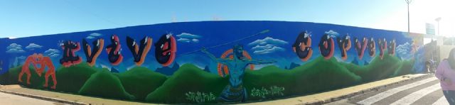 La Oficina Municipal del Grafiti realiza un nuevo mural en Corvera con ayuda de usuarios de Assido