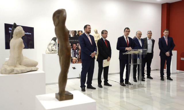 La generación más grande de escultores que ha dado Murcia se da cita en La Glorieta con una exposición única