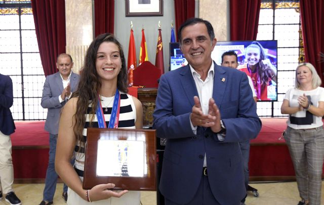 Murcia homenajea a Silvia Lloris, campeona de Europa y del Mundo de fútbol