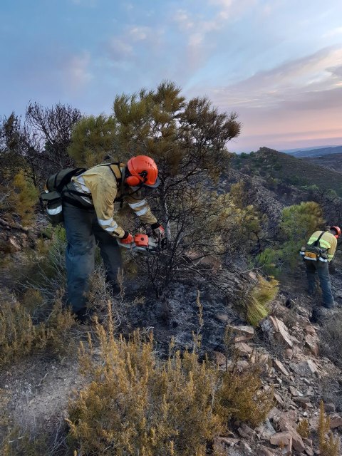 Los bomberos controlan dos incendios forestales en Torreagüera y Sangonera la Verde