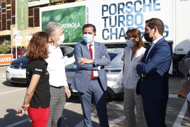 Llega a Murcia la primera unidad móvil de recarga ultra rápida para vehículos eléctricos