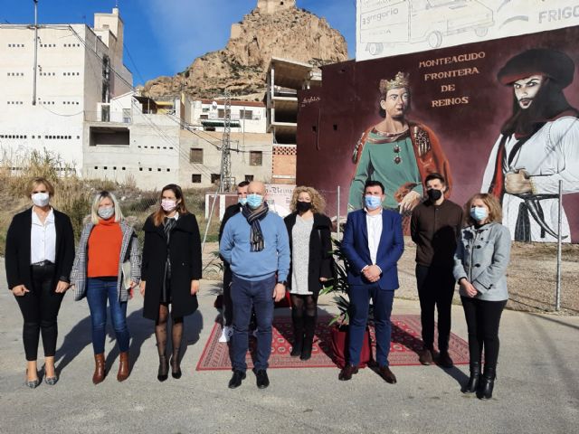Monteagudo luce un nuevo mural dedicado a Alfonso X El Sabio y el Rey Lobo
