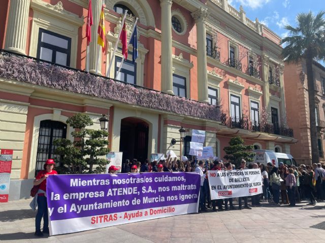 CCOO celebra el éxito de la movilización en protesta contra las políticas de personal del Alcalde y Teniente de Alcalde en el Ayuntamiento de Murcia
