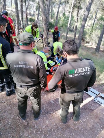 Rescatan a un ciclista herido tras caída sufrida en el Collado del Cerrillar en el Puerto de la Cadena