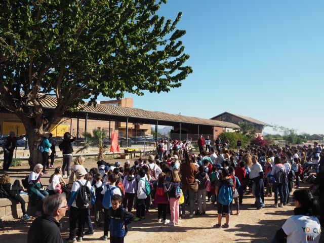 Cientos de escolares de Beniaján caminan en favor del Medio Ambiente